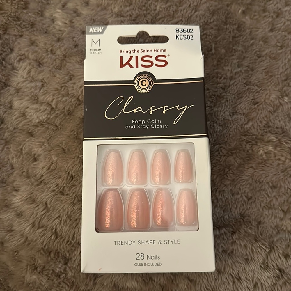 Kiss nails
